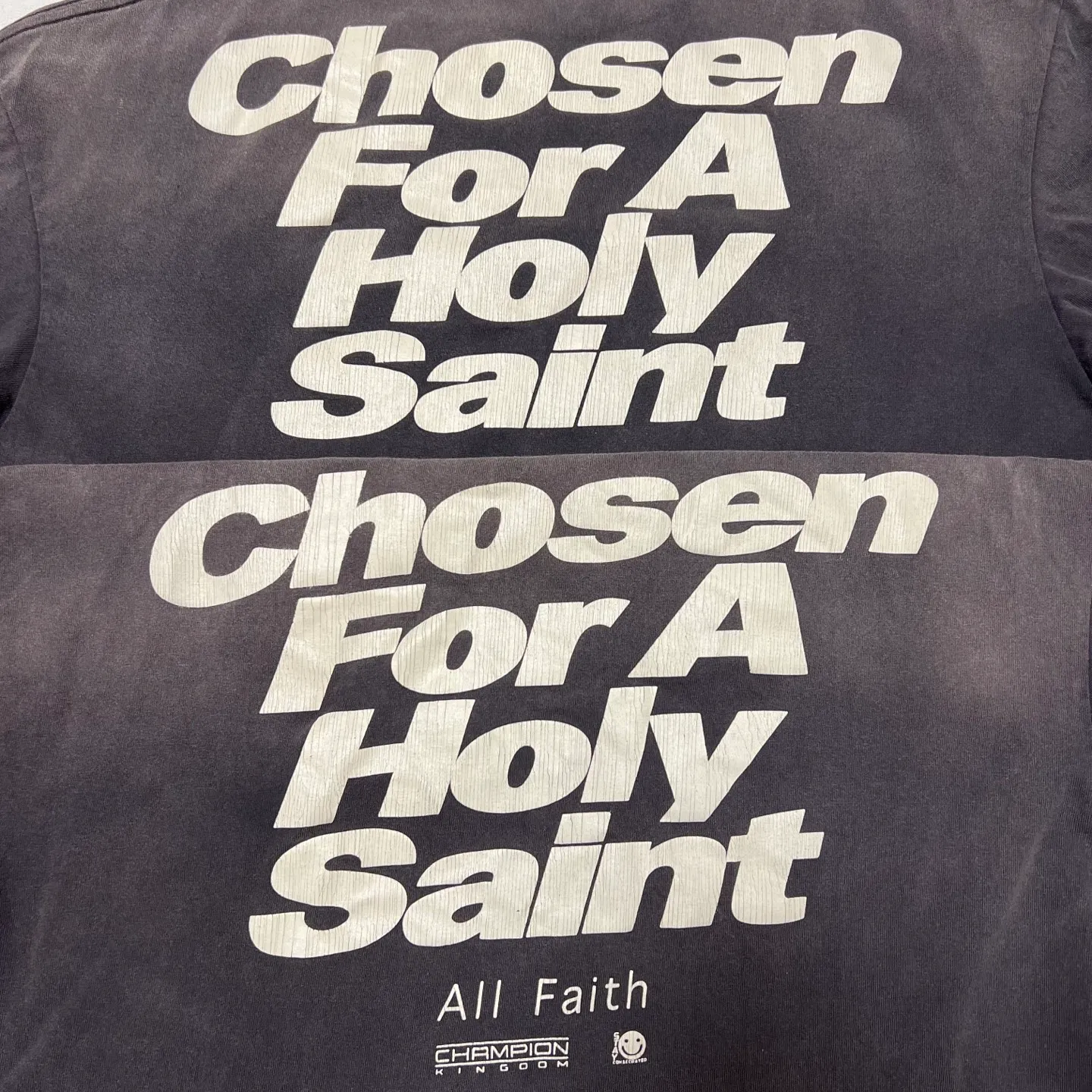 Comparison of printing proofs SAINT Mxxxxxx CHOSEN SS TEE/BLK Burst pattern/fingerprint printing Chosen Tee Washed black S-XL Look for cylindrical fabrics without side seams. Don’t buy open width fabrics anymore. It’s boring. Assute garment dyeing. The whole piece is sprayed with horse-hair spray. Re-spray the heavy parts to fade. The collar and cuffs are frayed. Many hangings are worn. Original consistent main mark/wash mark/with little angel anti-counterfeiting label